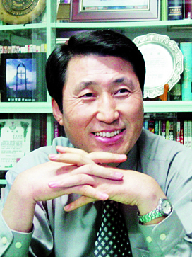 발행인 신덕수 목사.jpg
