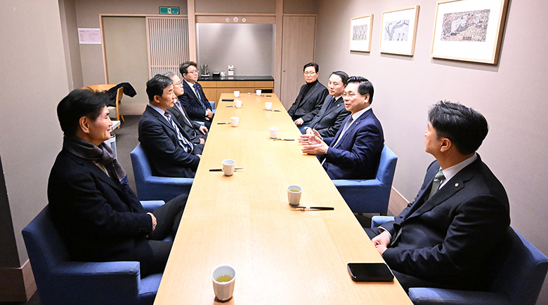 여당관계자 방문.jpg