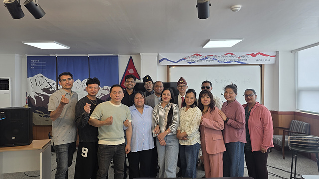 네팔 히말러여교회4.jpg